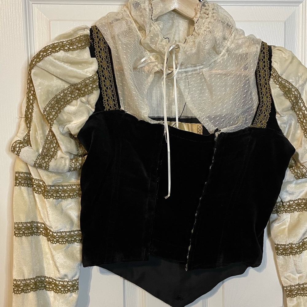 VTG medieval bodice / Shakespearean costume black velvet gold lace trim sz S (?) - Picture 11 of 16